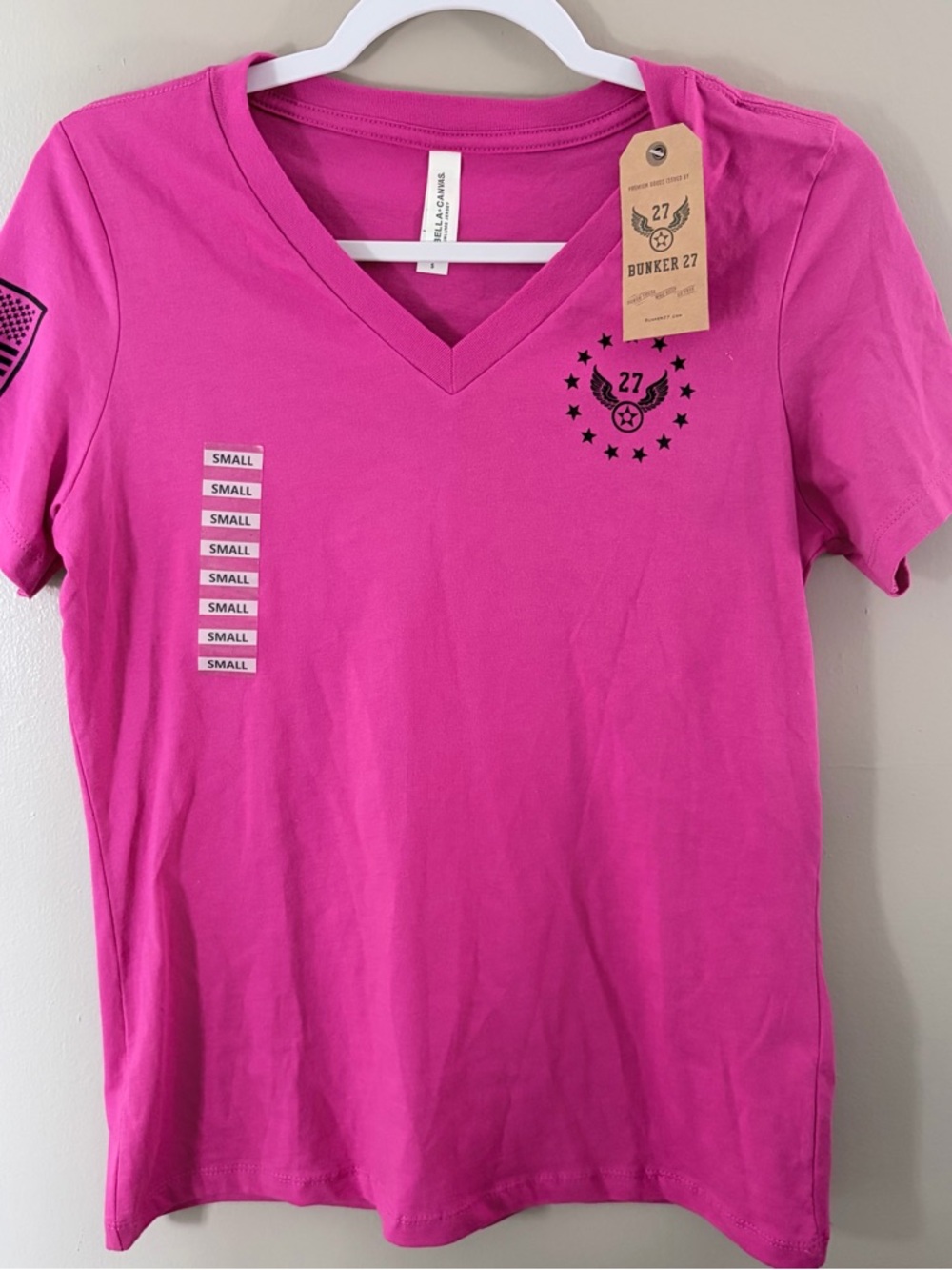Bunker 27 Freedom Flag V-Neck Tee Berry Pink Small NWT Patriotic Military